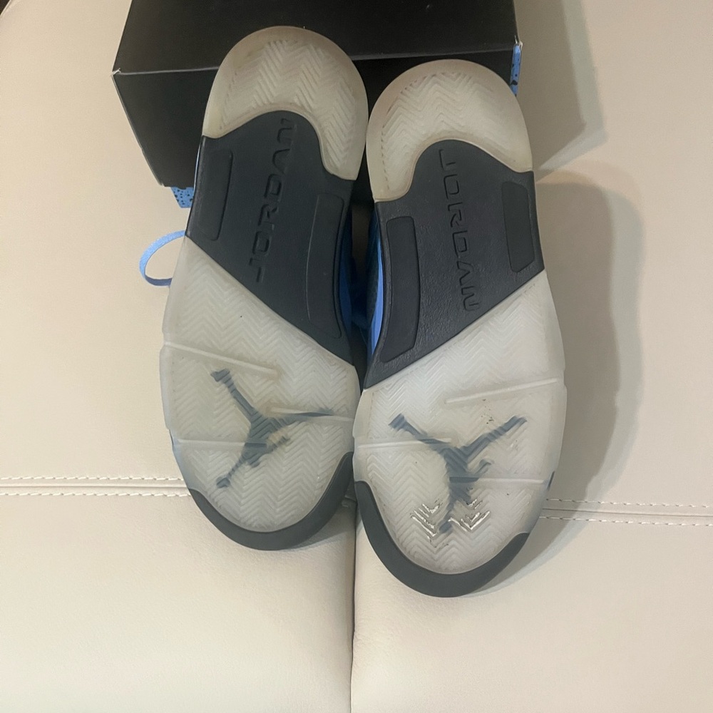 Jordan Men's Black and Blue Sneakers